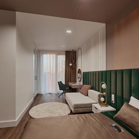 Kostjukowski Apartments Avalon Λβιβ Εξωτερικό φωτογραφία