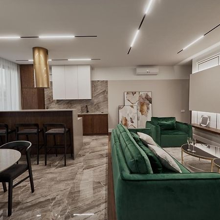 Kostjukowski Apartments Avalon Λβιβ Εξωτερικό φωτογραφία