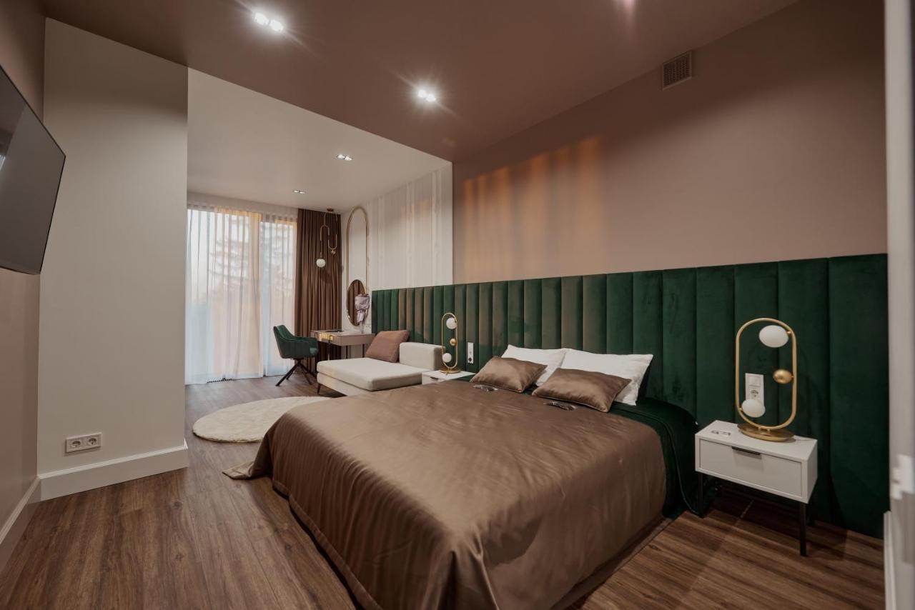 Kostjukowski Apartments Avalon Λβιβ Εξωτερικό φωτογραφία
