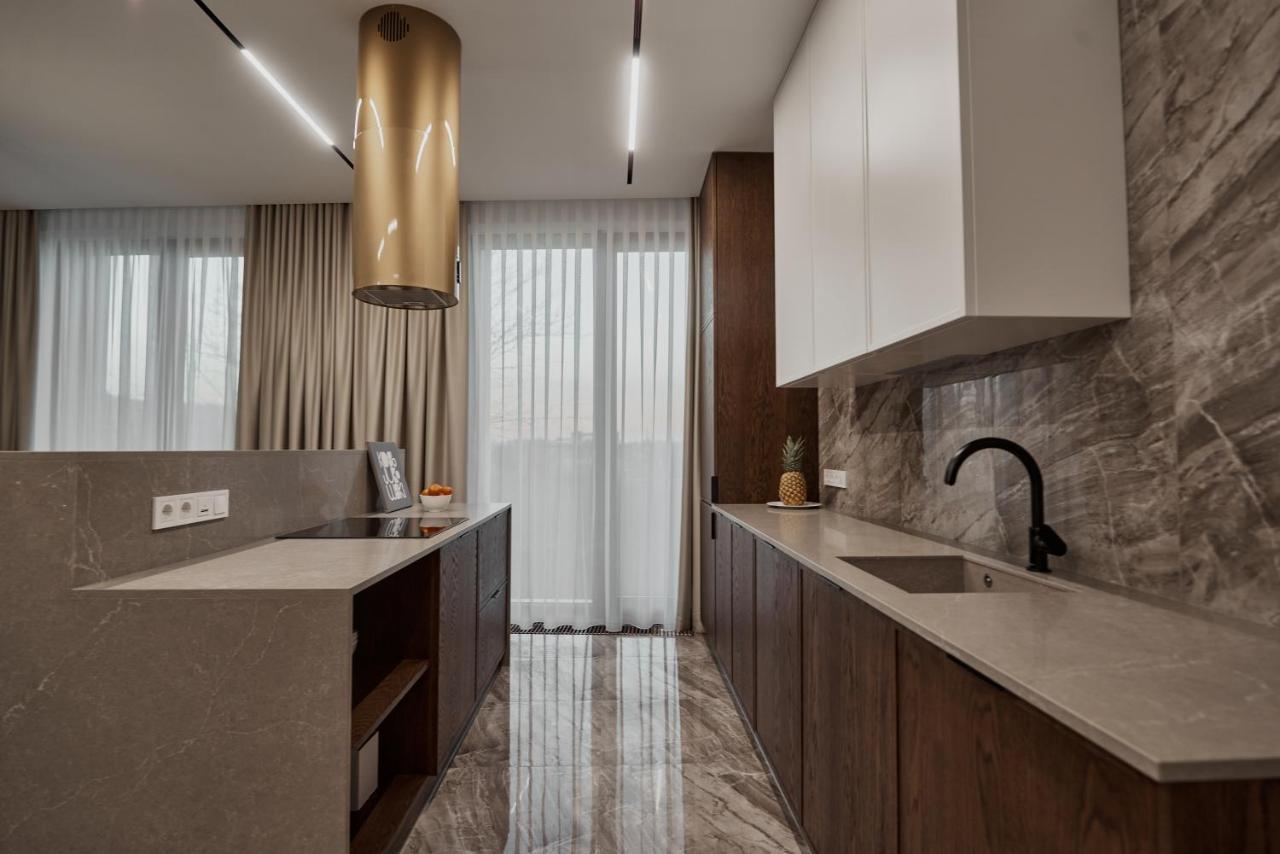 Kostjukowski Apartments Avalon Λβιβ Εξωτερικό φωτογραφία