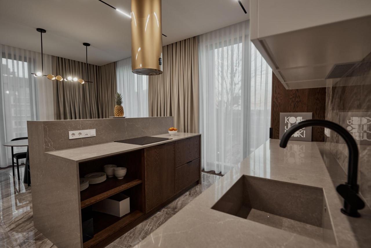 Kostjukowski Apartments Avalon Λβιβ Εξωτερικό φωτογραφία